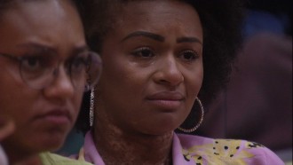 Natália chora com filme exibido em sessão de cinema no BBB 22