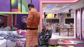 No BBB 22, Gustavo faz selfie com brothers dormindo