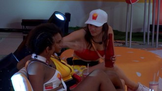 No BBB 22, sisters brincam de 'eu nunca' durante a festa