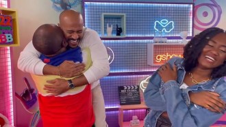 Pai de Sarah Aline se emociona ao conhecer Ricardo; veja vídeo!