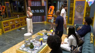 Participantes do BBB 26 discutem por tempo no Raio-X