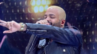 Projota canta 'Ela só quer paz' na Final do BBB21