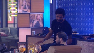 Rodolffo para Caio: 'Acho que pesquei Arthur com ciúme da Carla'