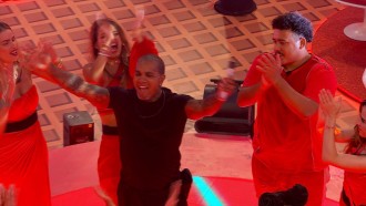 Rodriguinho faz apresentação de hit na Festa do BBB 24, após chorar no quarto