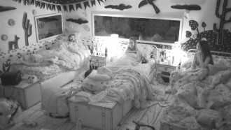 Sarah diz que não confia no jogo de Carla Diaz