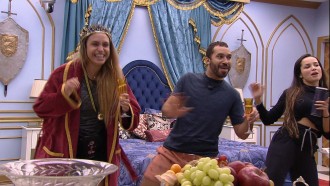 Sarah, Gilberto e Juliette dançam no Quarto do Líder do BBB21
