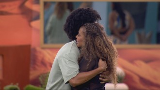 Sol Vega chora e é consolada após Eliminação de Aline Campos