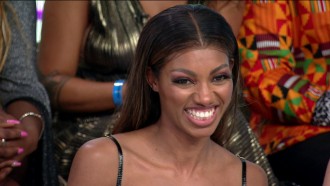 Tina entrega que recebeu nudes na DMs