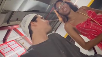 União de desérticos: Tina recebe visita de Gabriel em sua casa