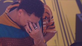 Vinícius chora durante show de L7NNON e Filipe Ret no BBB 25