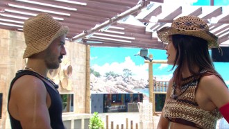 Vitória e Mateus discutem relação: 'Você faz isso sempre!'