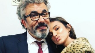 Manu mostra foto da família e Gizelly dispara: ‘Seu pai está solteiro?’