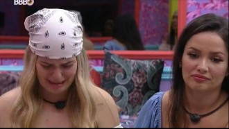 Viih Tube cai no choro ao enfrentar paredão e lamenta: 'É karma'