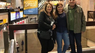 Família do ex-BBB Kaysar chega ao Brasil