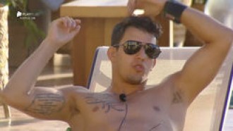 Felipe Sertanejo conta que já bateu em 15 homens de uma vez