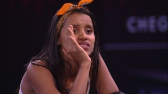 Gleici e Ana Clara cochicham durante a Prova de Imunidade Giro Maluco Fiat