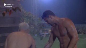 Gui e Viny tomam banho quente durante a madrugada: 'Relaxa'