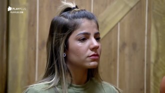 Hari Almeida se isola na despensa e cai no choro: 'Sou de carne e osso'