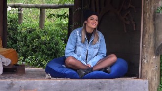 Na Roça, Hari Almeida canta para passar o tempo no confinamento