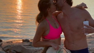 Paula, vencedora do 'BBB19', posa em clima romântico com o namorado