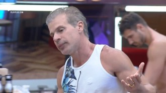 Peões relembram que Túlio já posou pelado em revista: 'Abafa o caso!'