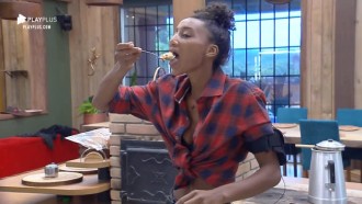 Phavanello prepara café da manhã para Sabrina Paiva