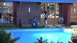 Phavanello zoa Sabrina: 'Vai se maquiar para cuidar das galinhas?'