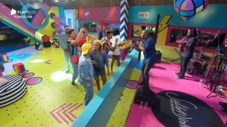 Salgadinho canta sucessos do grupo Katinguelê para os peões da sede