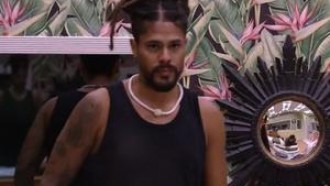 Viegas afirma que vai tirar maquiagem e repete: 