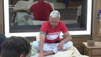 Viny e Lucas discutem por causa de atividade