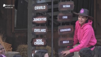 Fazendeira distribui tarefas entre os peões