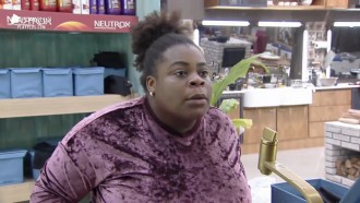 Jojo Todynho faz skincare rural