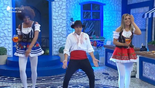 Em festa, peões homenageiam Thayse com ‘dancinha da Cariri’