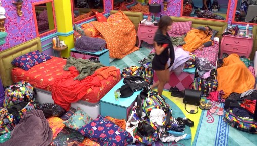 Após madrugada intensa, confinados acordam no BBB21