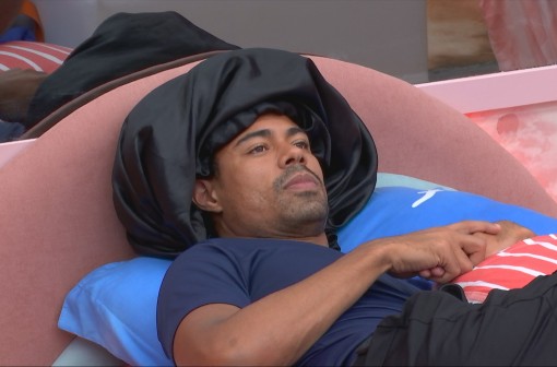 Breno e Maxiane lamentam fim de grupo no BBB 26: 'Sobrou nada'