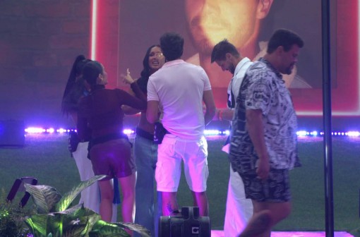 Jordana questiona aliados no BBB 26: 'Alguém gosta da gente?'