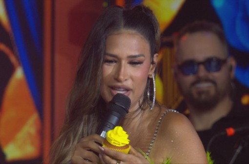 Simone Mendes se declara para brothers e brinca: 'Estou no VIP'