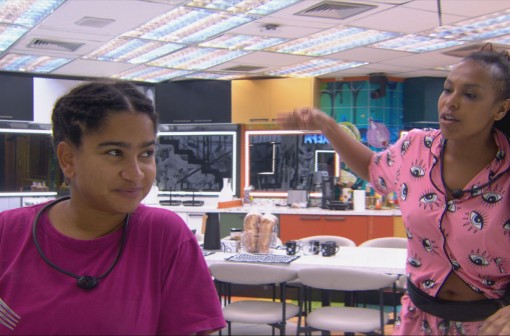 Sol Vega se irrita com Milena e grita: 'Respeita, minha filha'