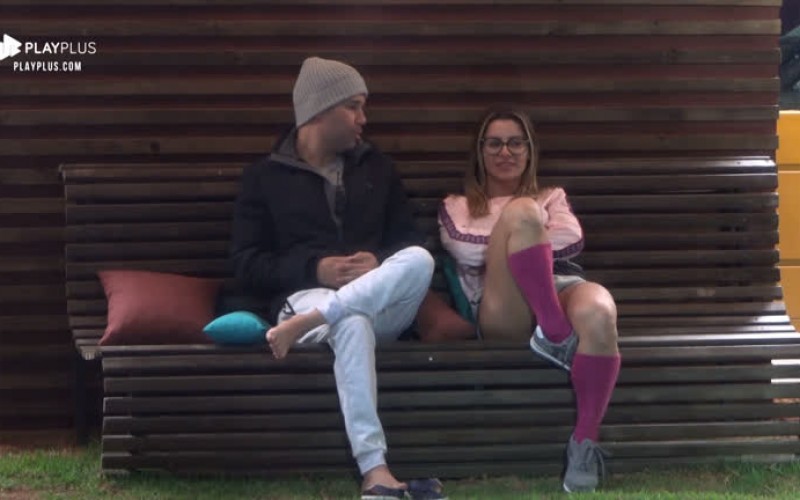 Aricia recebe conselhos de Viny após desabafo