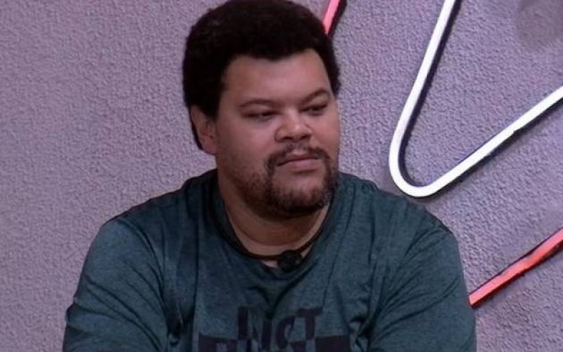 BBB20 - Ao lado do Big Fone, Babu Santana cogita falso Paredão e teme reviravolta