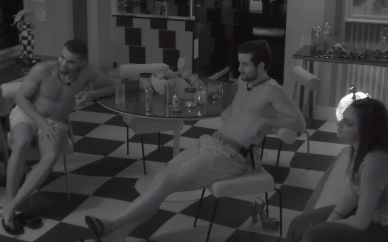 Alane faz revelação íntima para brothers no Quarto do Líder