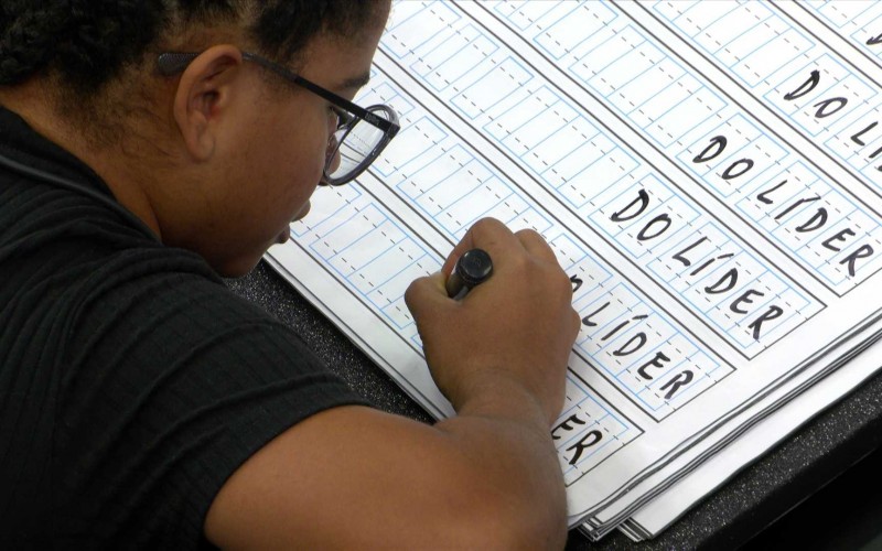 Após veto em Festa, Milena chama Jonas Sulzbach de 