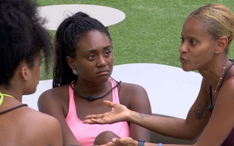 BBB 23: Aline Wirley consola Marvvila após crise de choro