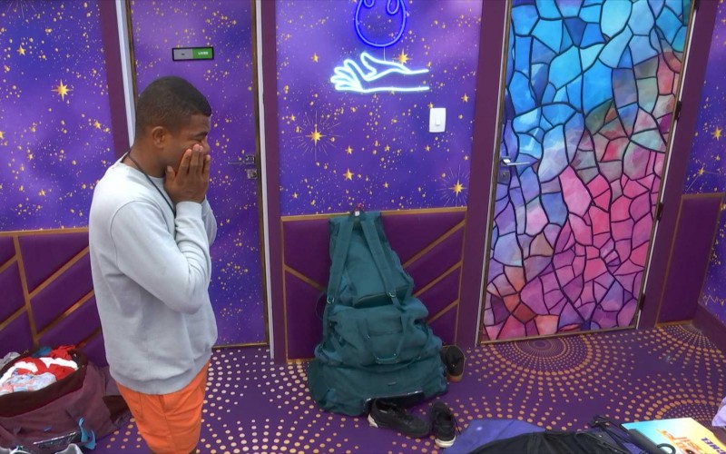 BBB 24: Davi chora após conversa com Isabelle