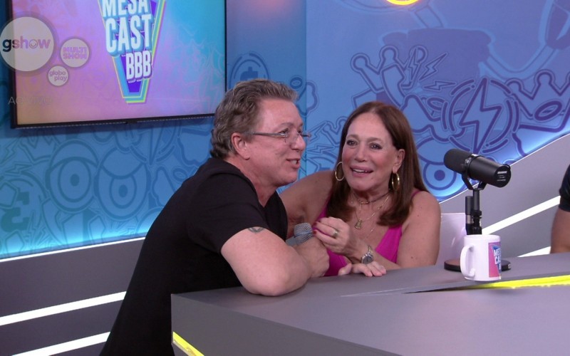 Boninho invade Mesacast BBB e surpreende Susana Vieira