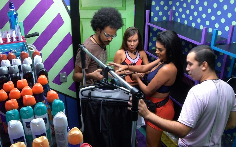 Brothers recebem figurino para a Prova do Líder no BBB21