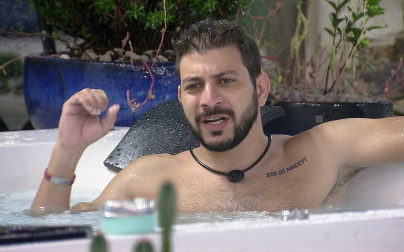 Caio comenta sobre sister: 