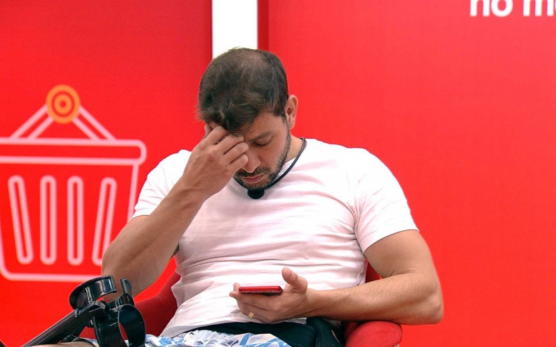 Caio e Pocah são sorteados para fazer as compras da Xepa