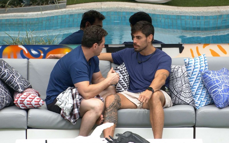 Cara de Sapato e Gustavo têm DR