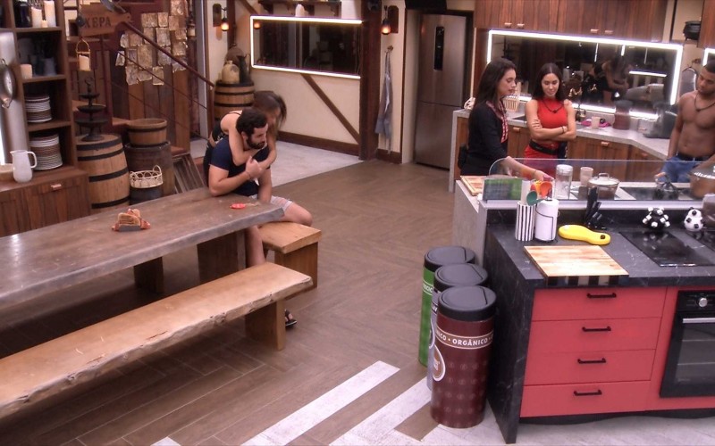 Davi reclama de distância de sisters na casa do BBB 24